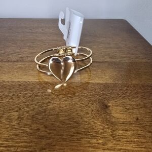 Dauplaise Gold Heart Bracelet Costume NWT